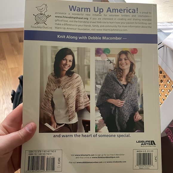 Knit along with Debbie Macomber: Friendship shawls - Picture 2 of 6
